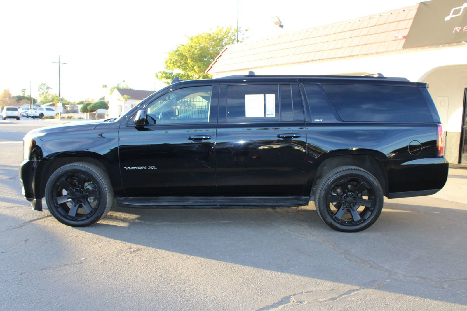 Used 2019 GMC Yukon XL SLT w/ Graphite Performance Edition image 40