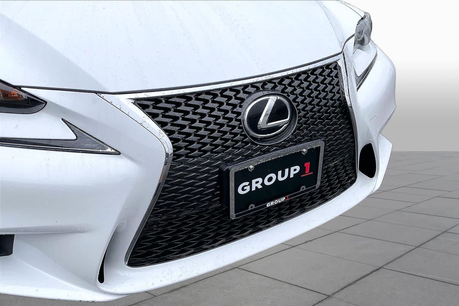Used 2016 Lexus IS 200t w/ F Sport Package RWD image 30