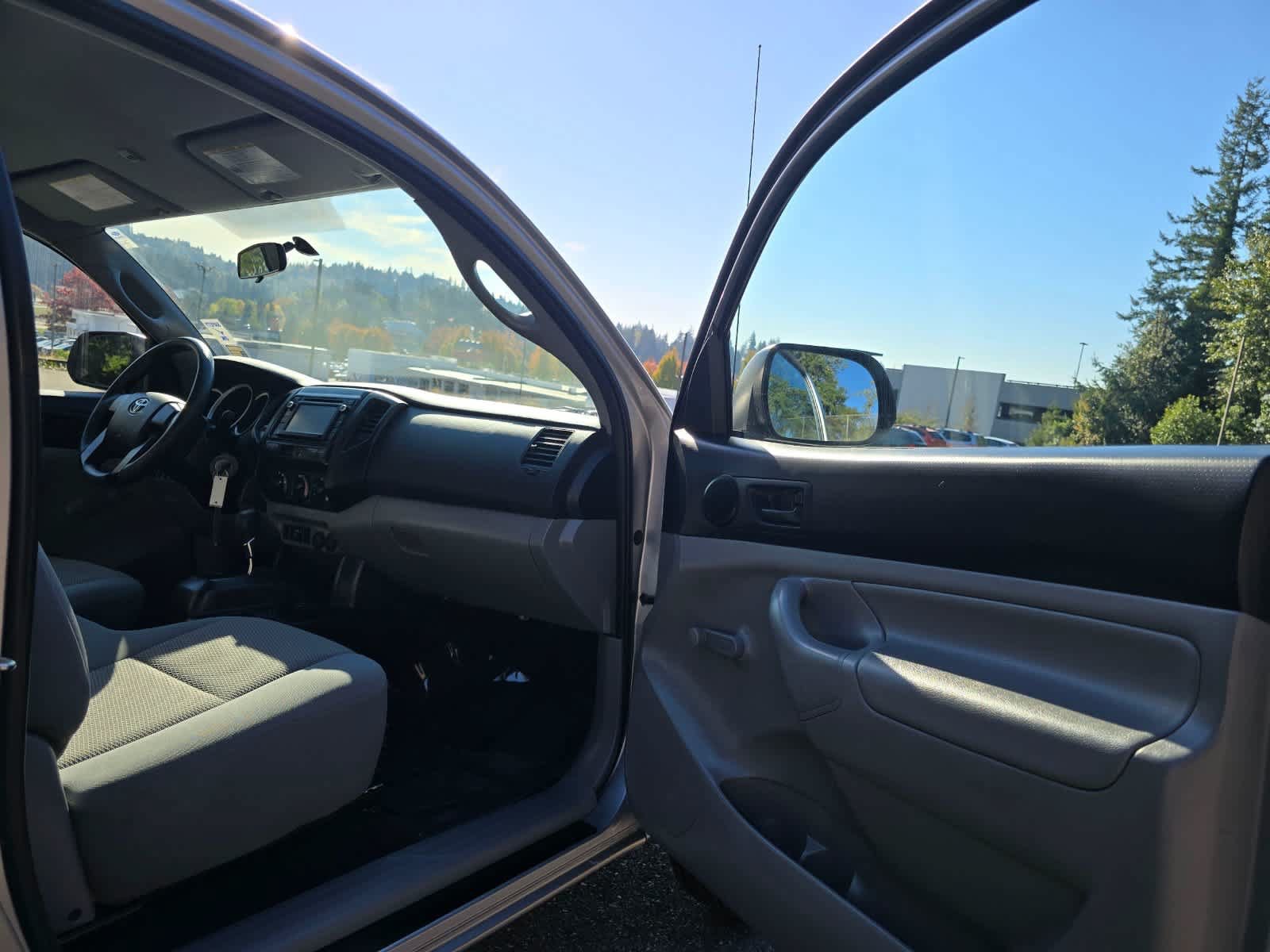 Used 2014 Toyota Tacoma 2WD Regular Cab image 24