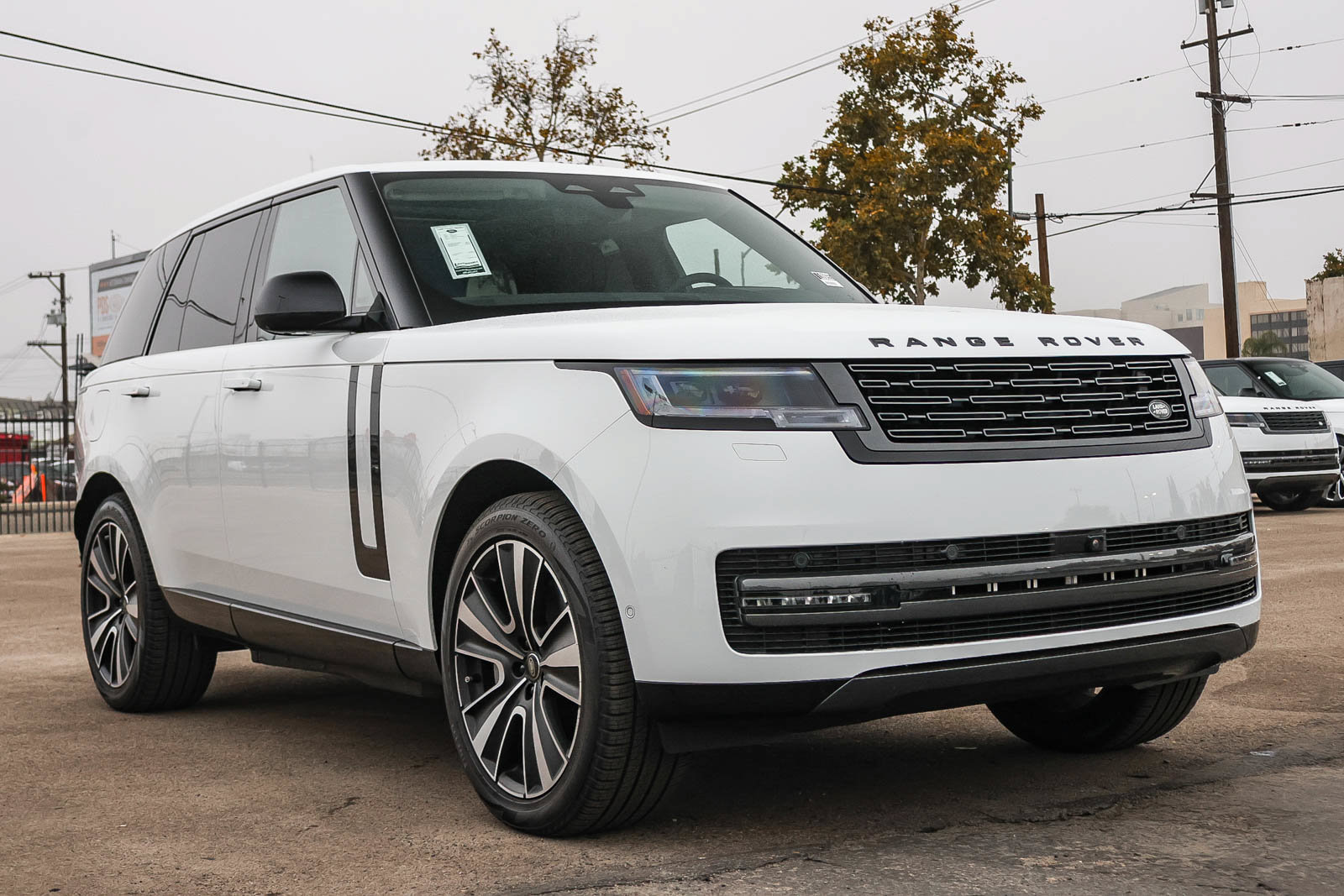 New 2025 Land Rover Range Rover SE AWD/4WD image 3