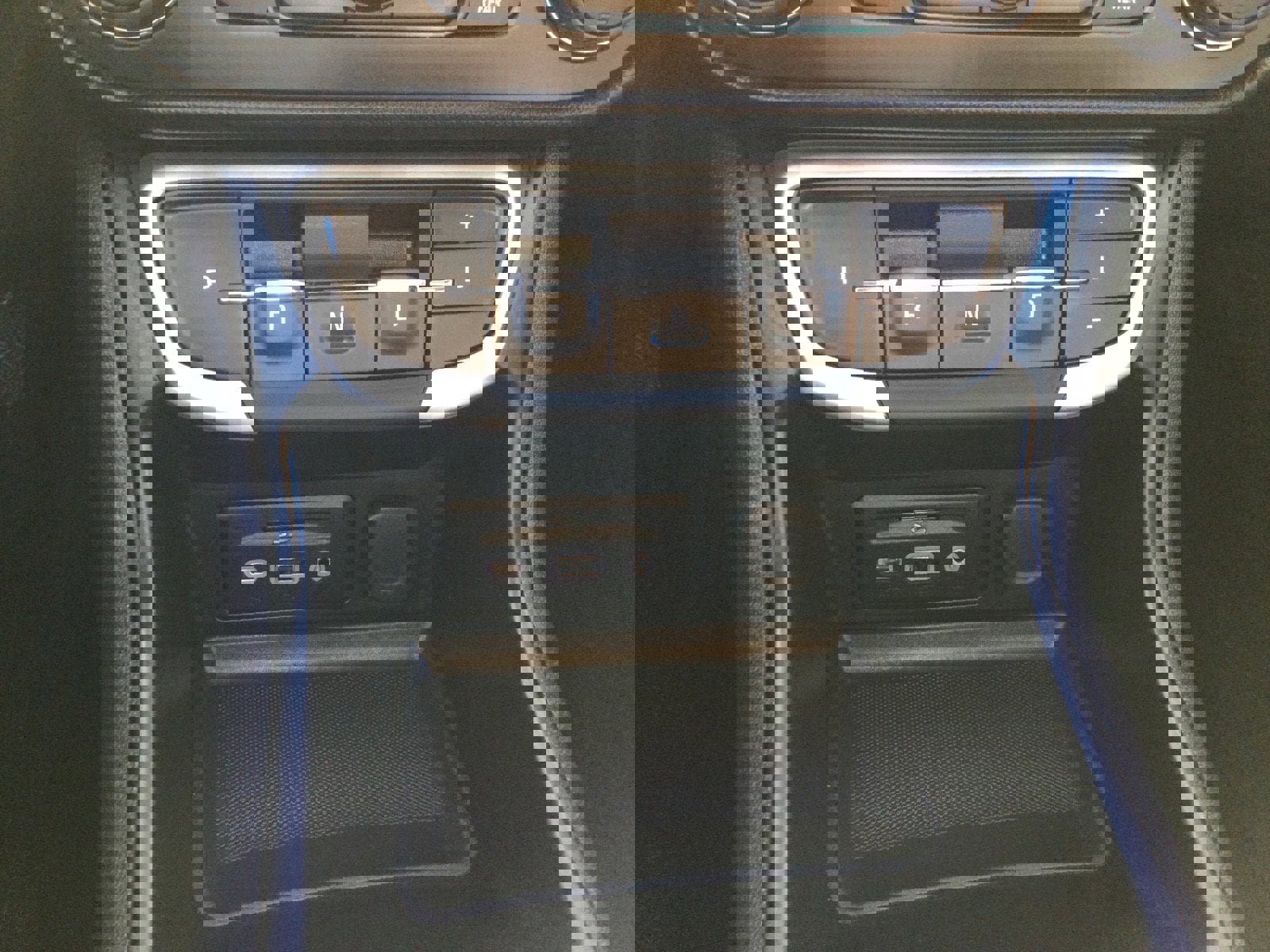 Used 2024 GMC Terrain SLE w/ Driver Convenience Package image 17