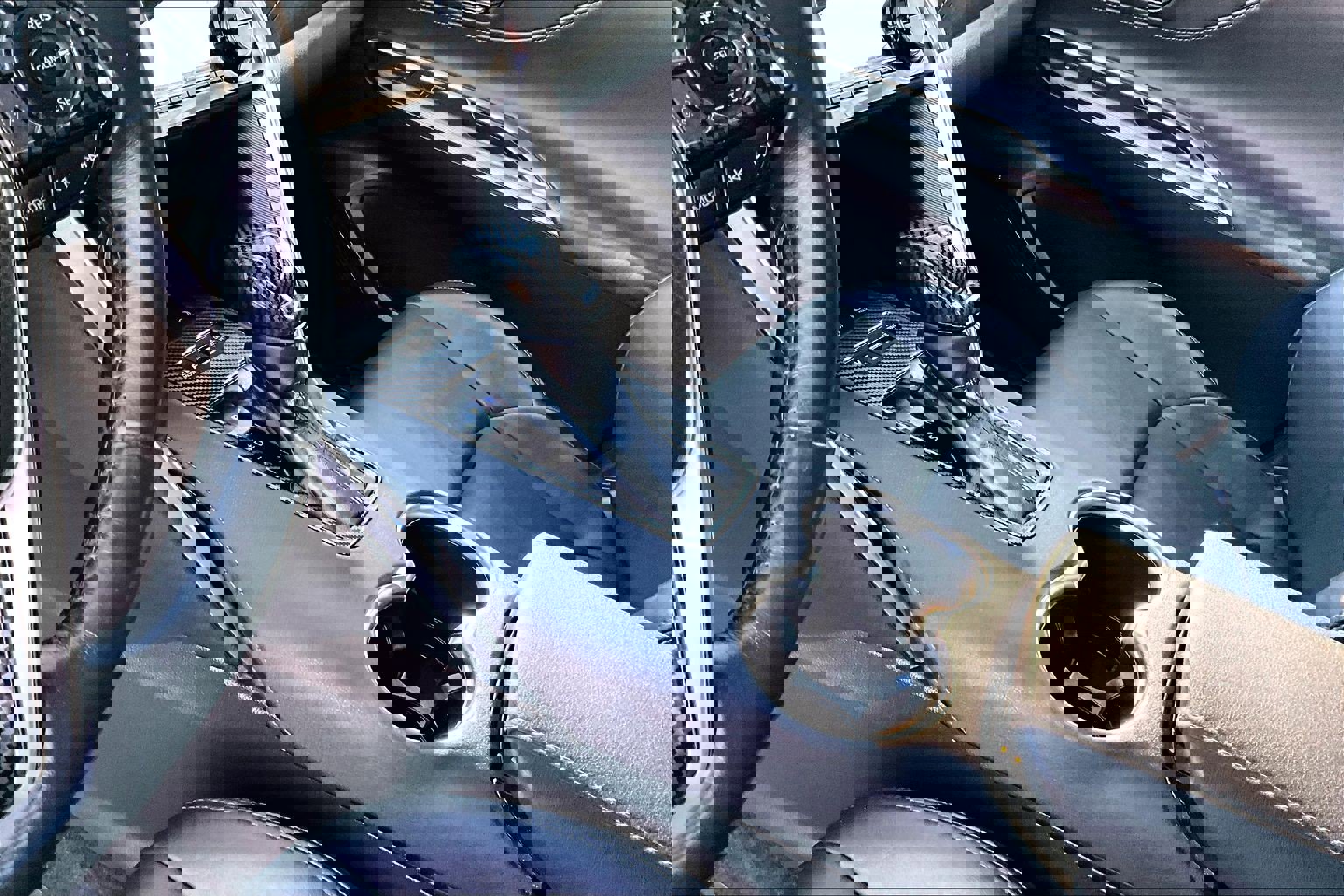 Used 2022 Toyota Venza XLE image 16