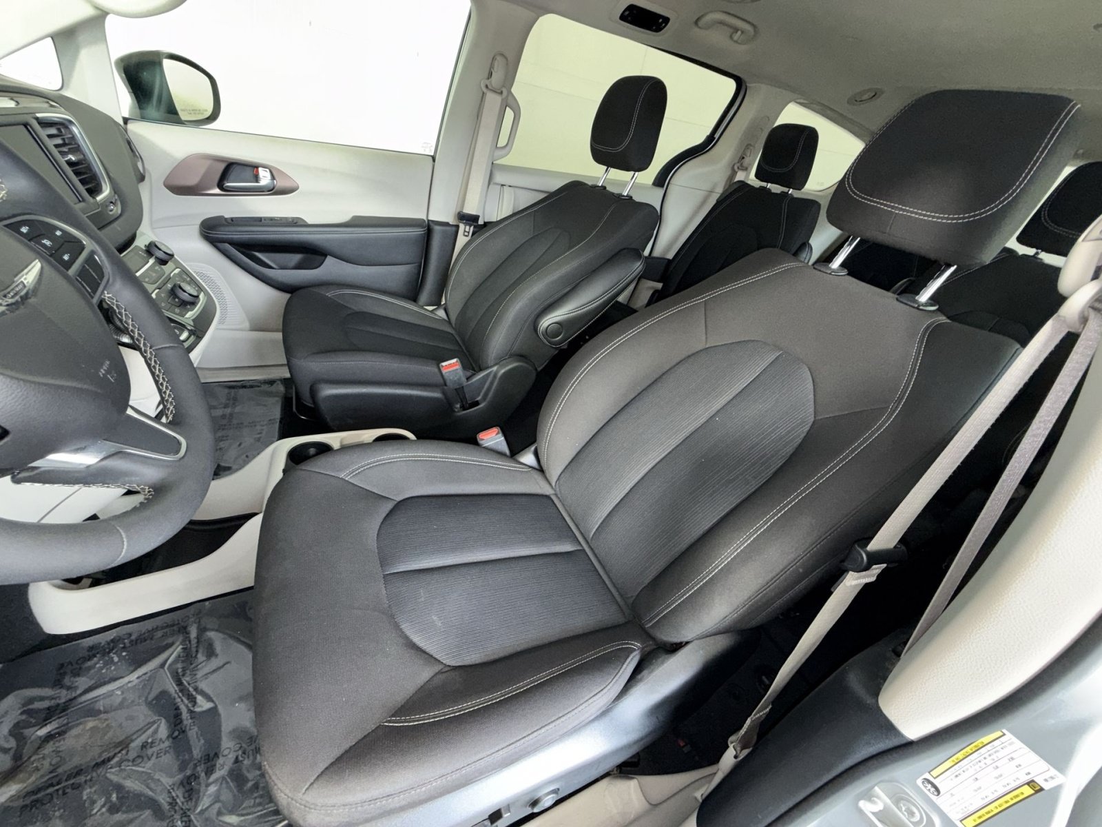 Used 2024 Chrysler Voyager LX FWD image 13