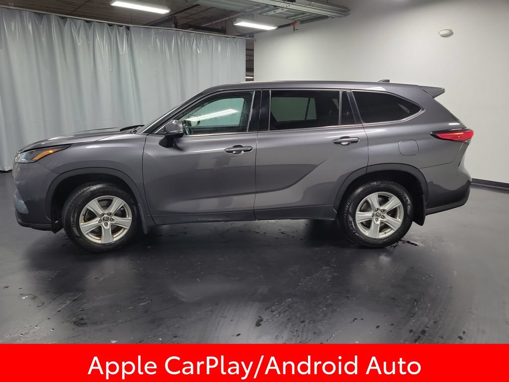 Used 2022 Toyota Highlander LE AWD/4WD image 5
