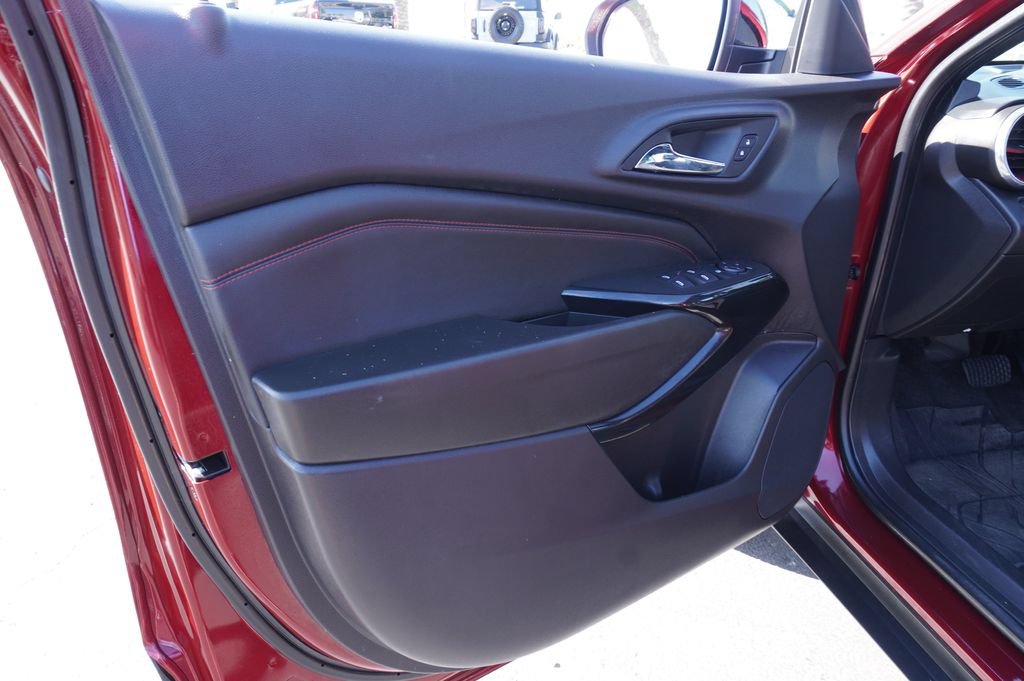 Used 2025 Chevrolet Trax RS w/ Sunroof Package FWD image 15
