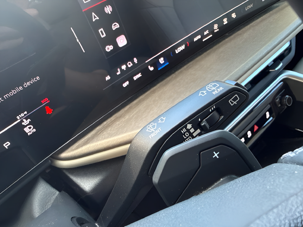 Used 2025 Audi Q5 Premium Plus AWD/4WD image 23