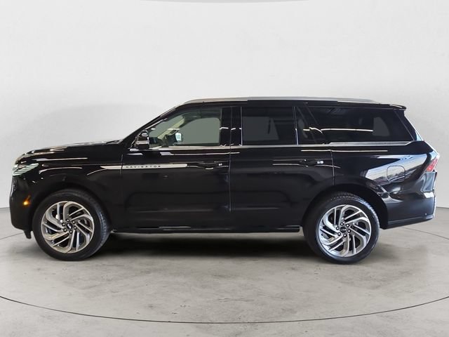 Used 2025 Lincoln Navigator Reserve AWD/4WD image 8