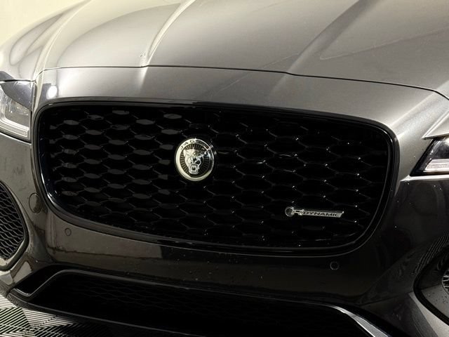 New 2024 Jaguar XF R-Dynamic SE AWD/4WD image 12