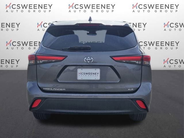 Used 2021 Toyota Highlander XLE image 4