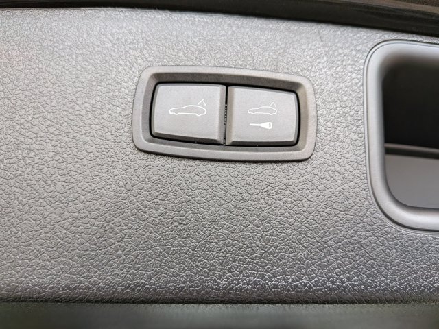 Used 2025 Porsche Macan AWD/4WD image 7