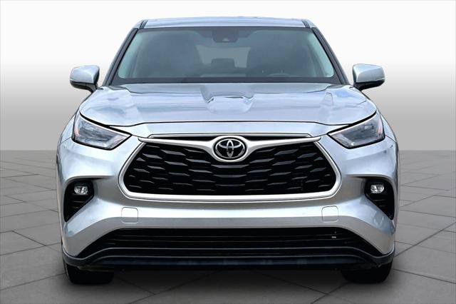 Certified 2024 Toyota Highlander LE FWD image 4