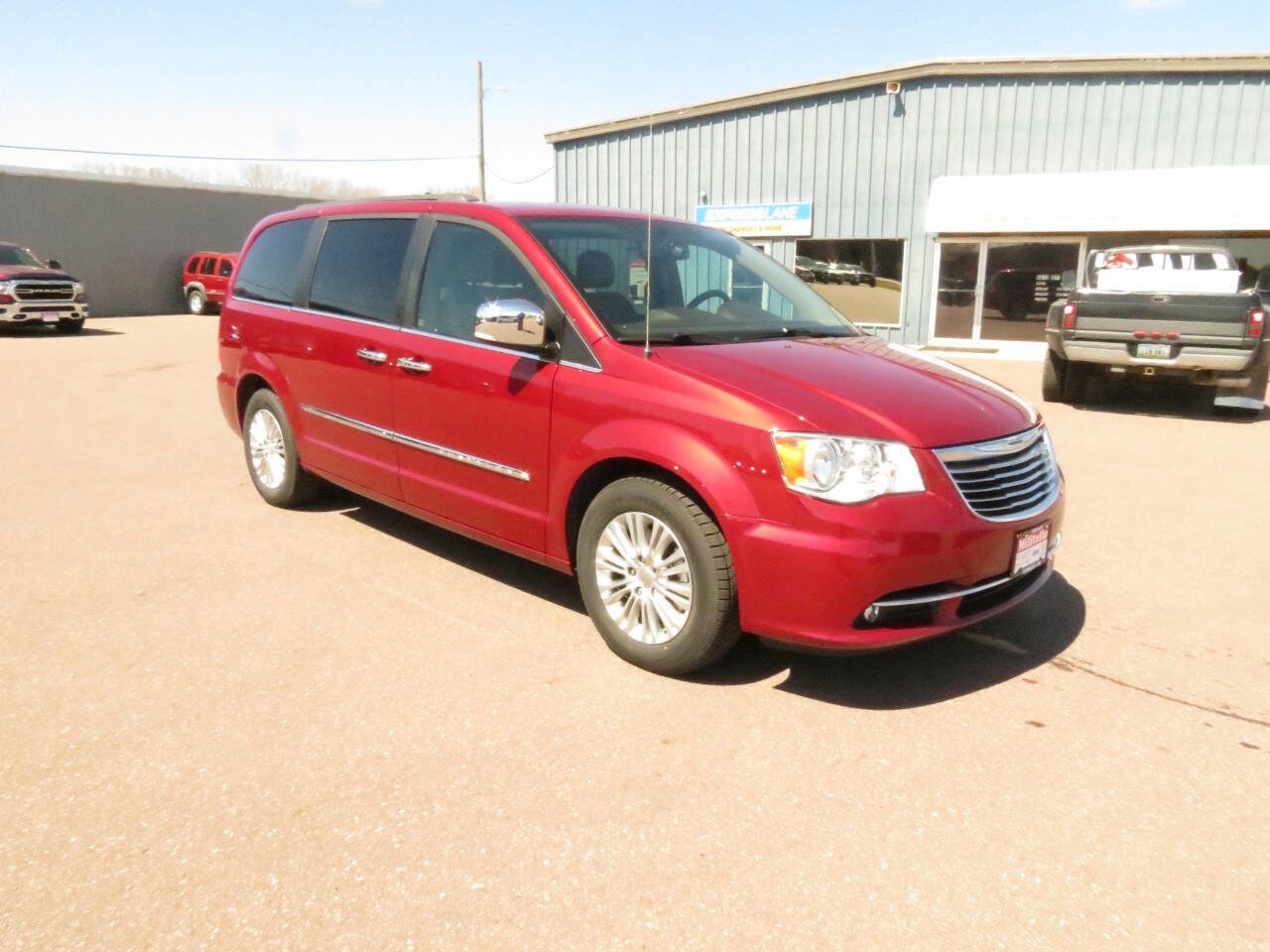 Used 2015 Chrysler Town & Country Touring-L w/ Driver Convenience Group FWD image 2