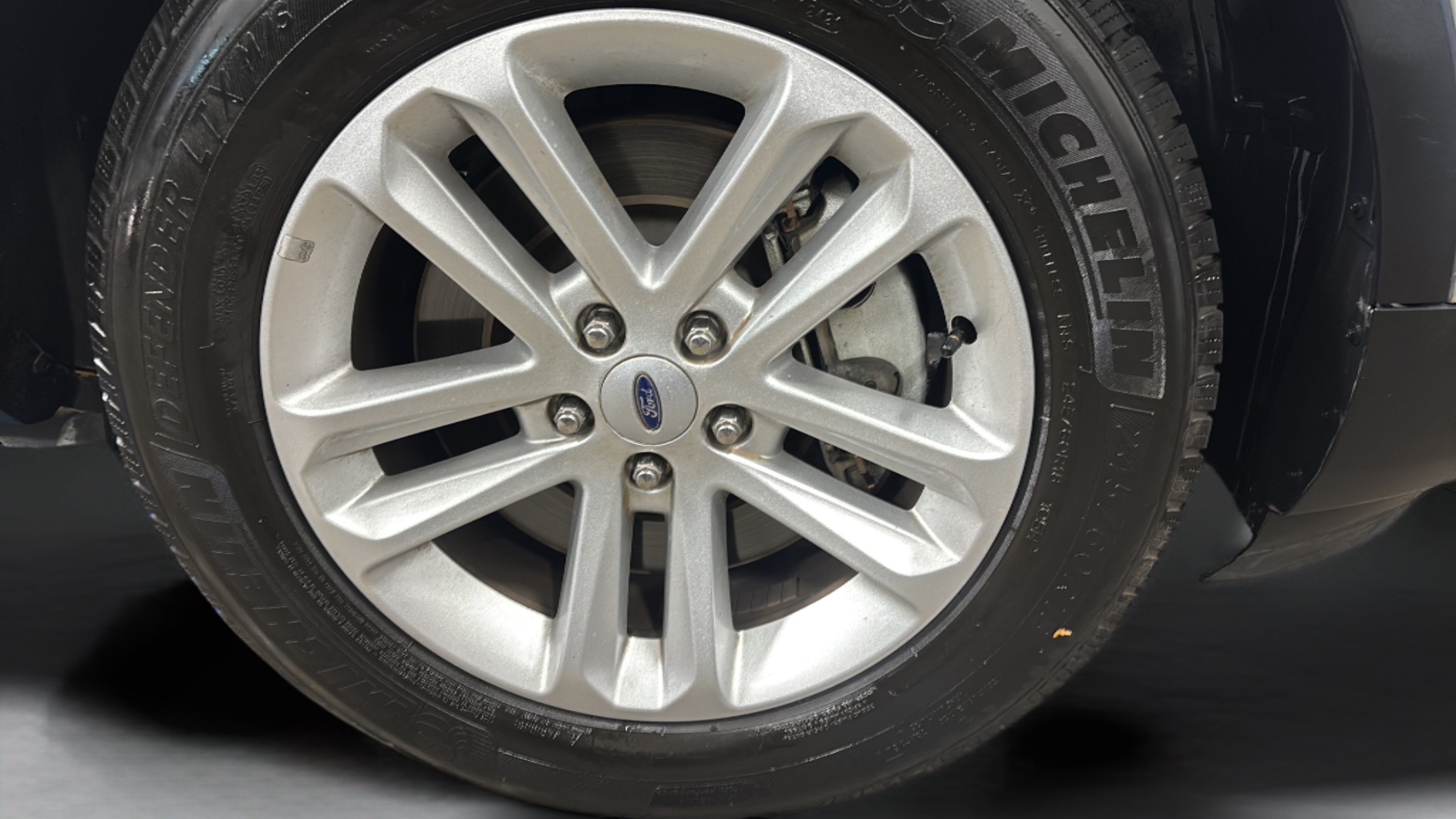 Used 2017 Ford Explorer XLT w/ Equipment Group 202A FWD image 35