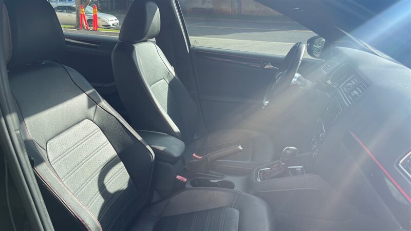 Used 2016 Volkswagen Jetta GLI SE FWD image 15