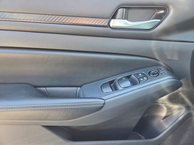Used 2025 Nissan Altima 2.5 SV image 34