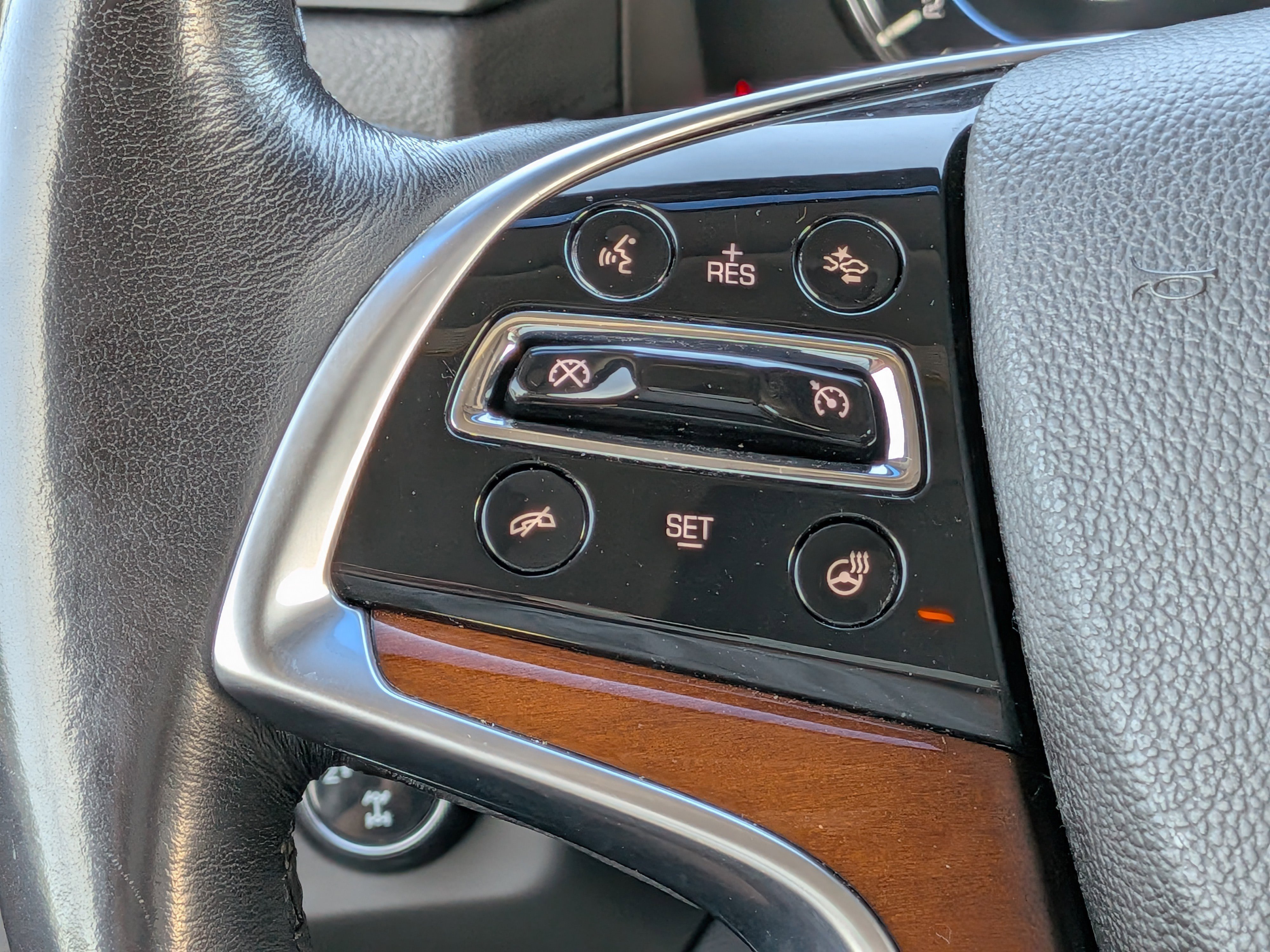 Certified 2018 Cadillac Escalade Premium Luxury AWD/4WD image 28