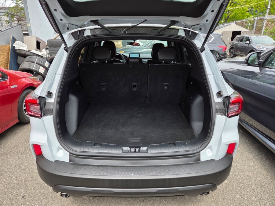 Used 2025 Ford Escape ST-Line FWD image 11