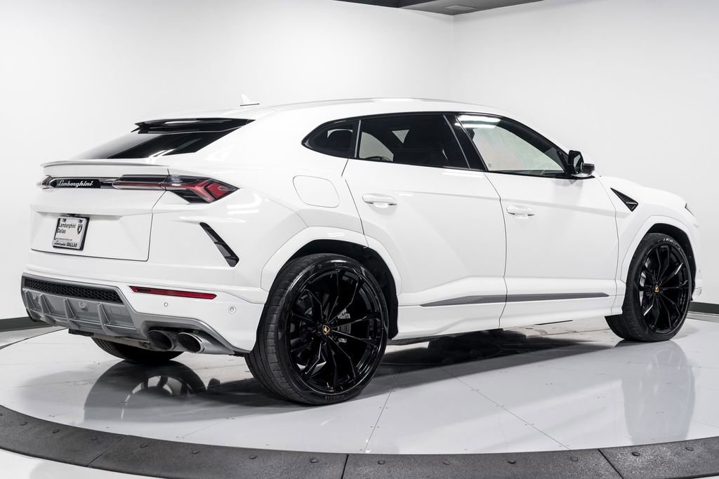 Used 2022 Lamborghini Urus image 3