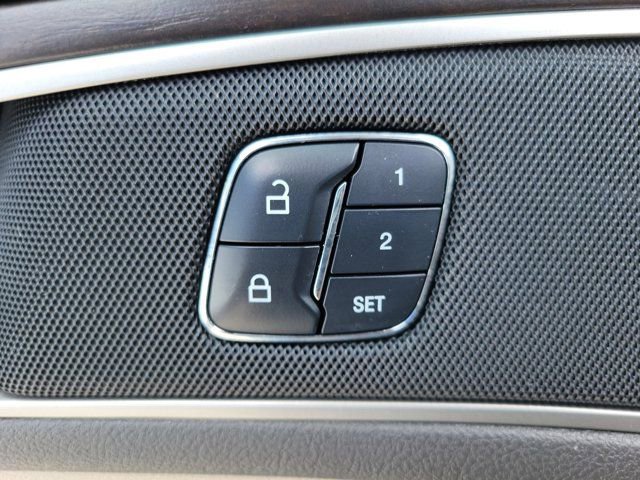 Used 2017 Lincoln MKZ Reserve image 13