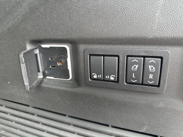 Used 2022 Chevrolet Tahoe RST w/ Luxury Package image 37