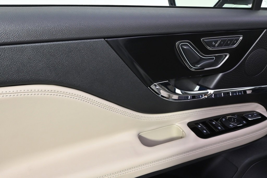 New 2025 Lincoln Corsair Reserve w/ Jet Appearance Package image 21