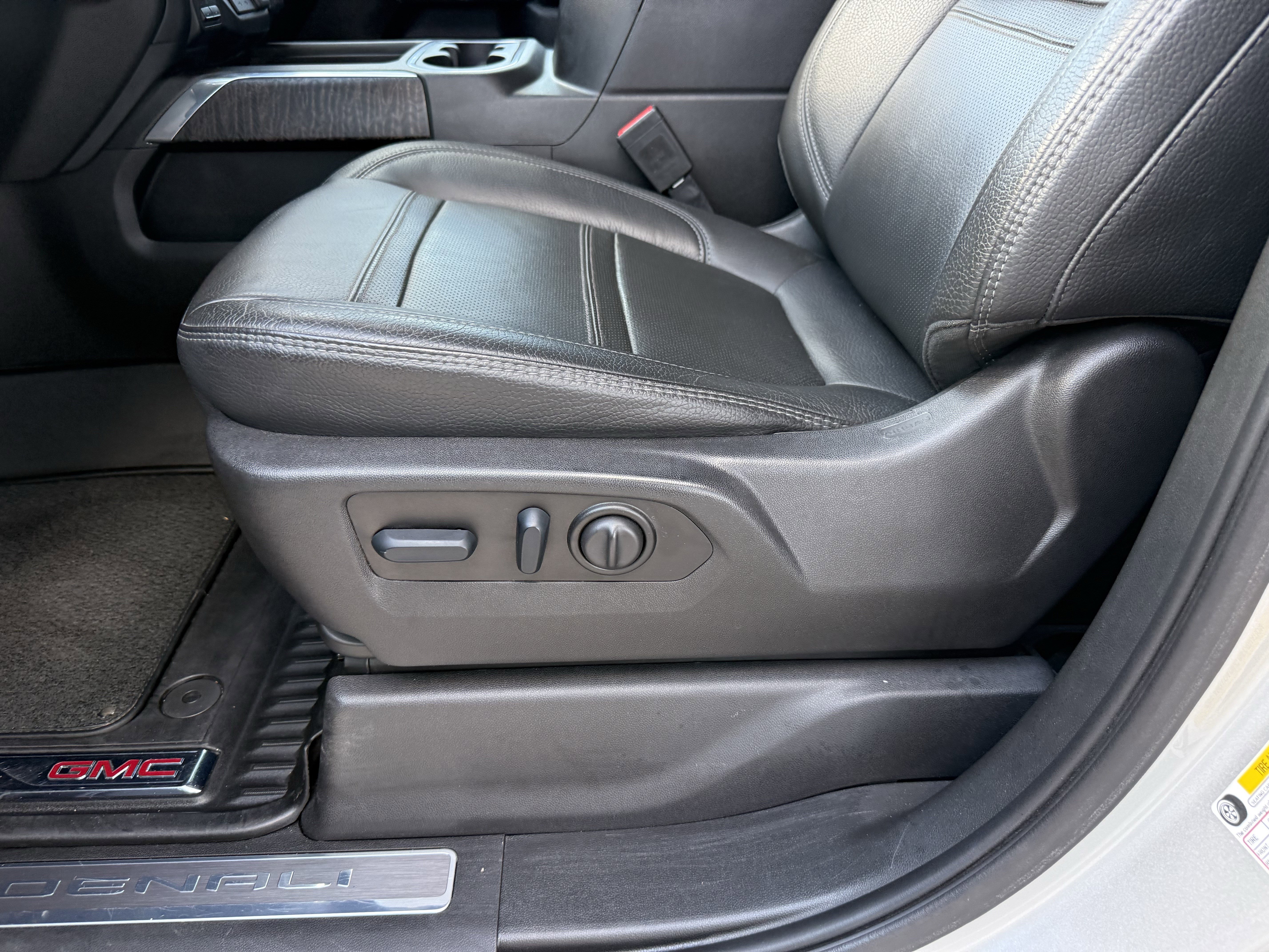 Used 2023 GMC Sierra 2500 Denali w/ Denali Ultimate Package image 28