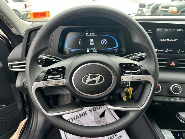 Certified 2025 Hyundai Elantra SE image 17