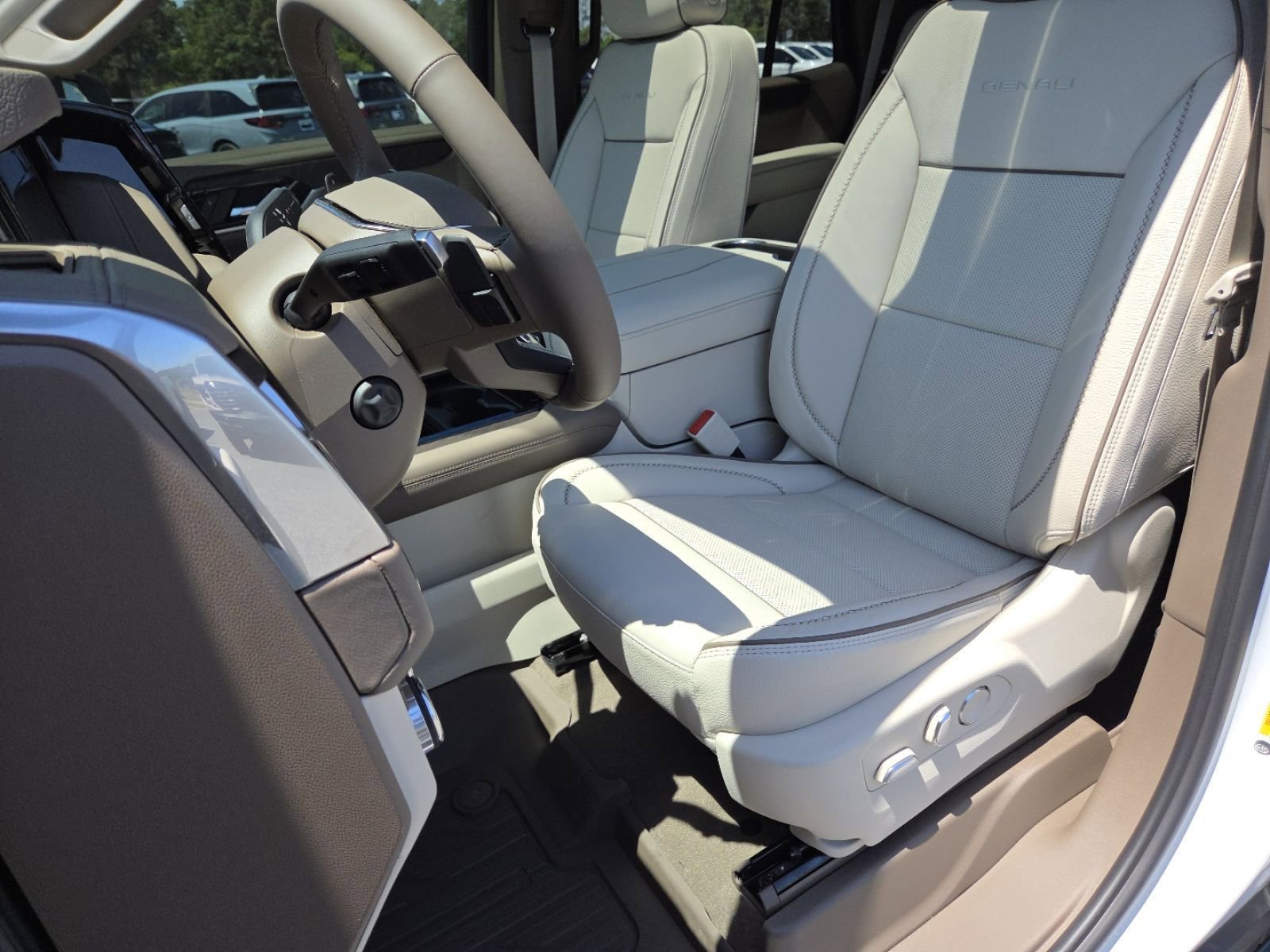 New 2026 GMC Yukon Denali w/ Sun & Power Step Package image 30