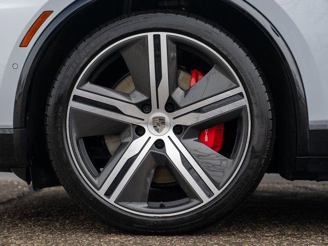 Certified 2025 Porsche Macan Turbo Electric image 12