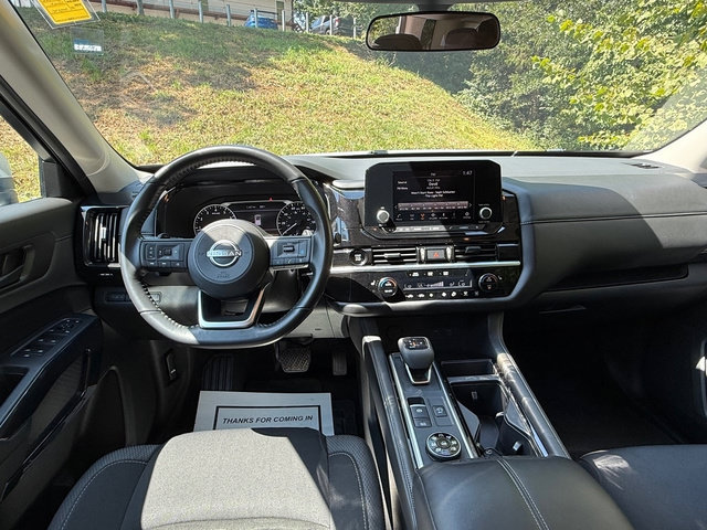 Used 2025 Nissan Pathfinder SV AWD/4WD image 10