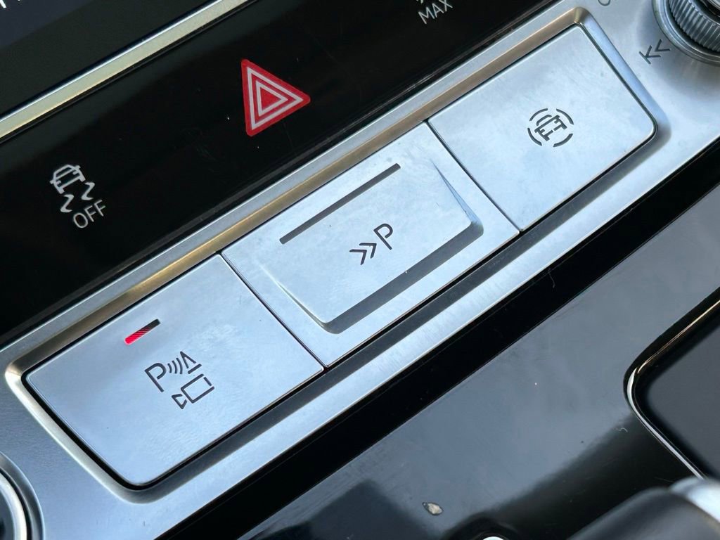 Used 2025 Audi Q7 3.0T Prestige image 32