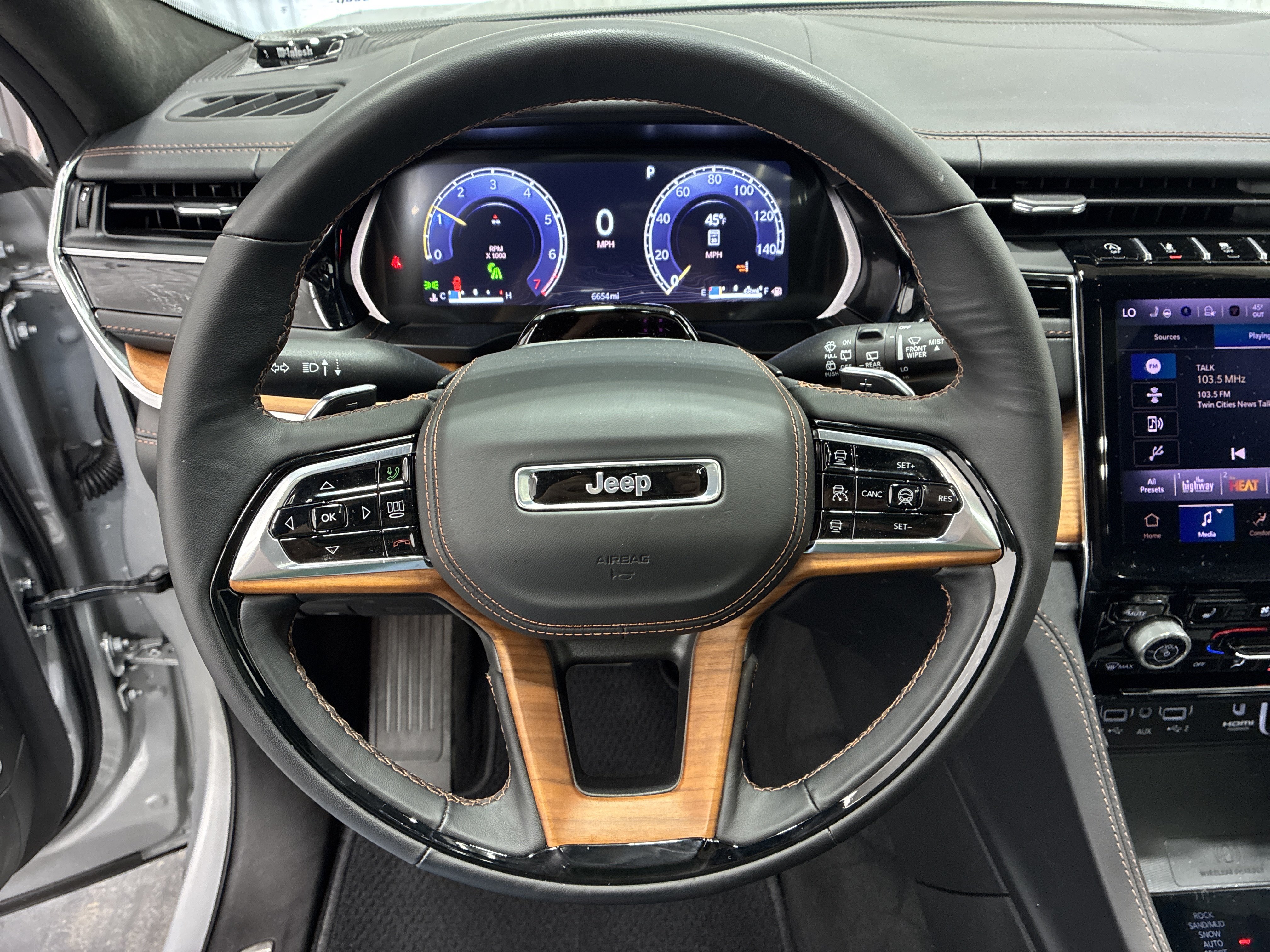 Certified 2025 Jeep Grand Cherokee L Summit AWD/4WD image 24