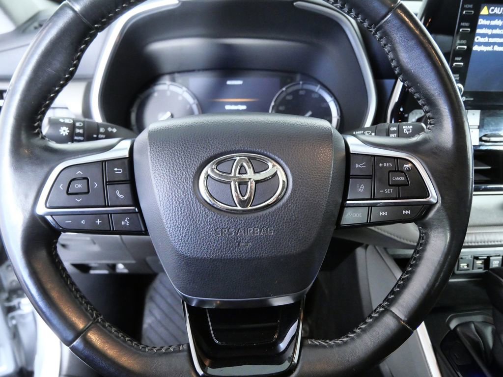 Used 2020 Toyota Highlander XLE image 21