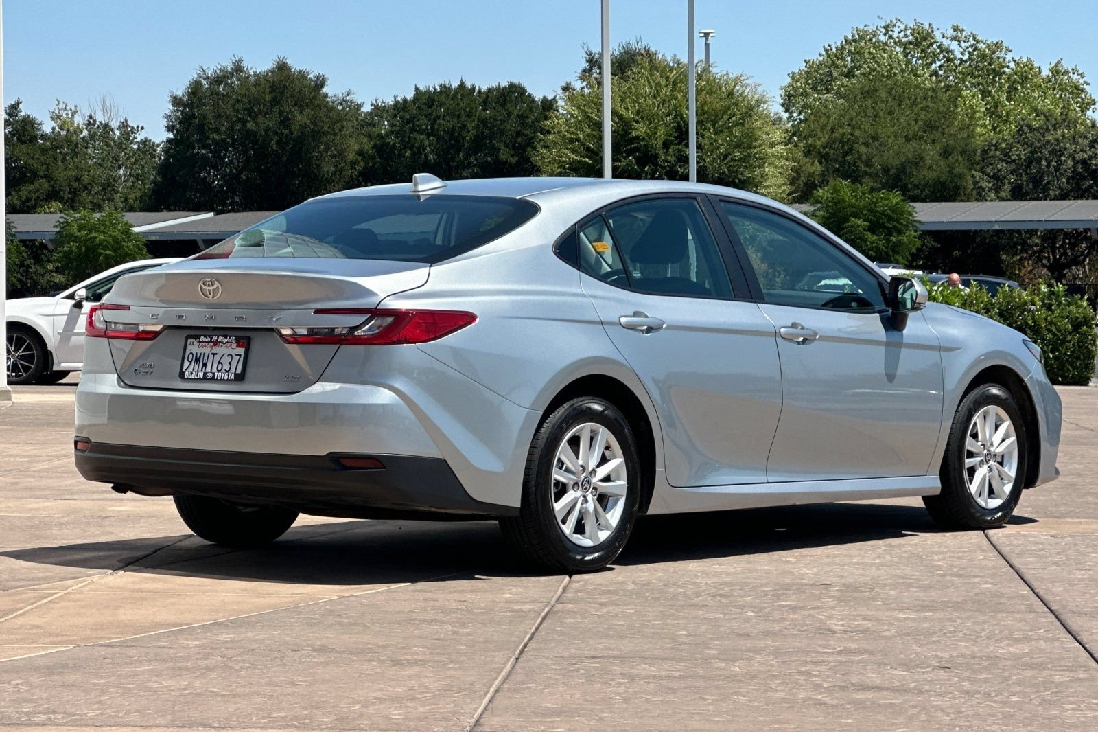 Used 2025 Toyota Camry LE AWD/4WD image 4