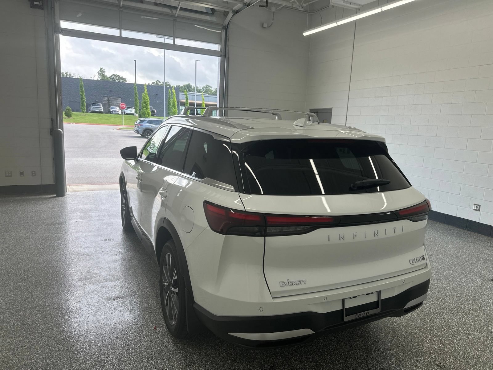 New 2027 INFINITI QX60 Luxe w/ Cargo Package AWD/4WD image 2