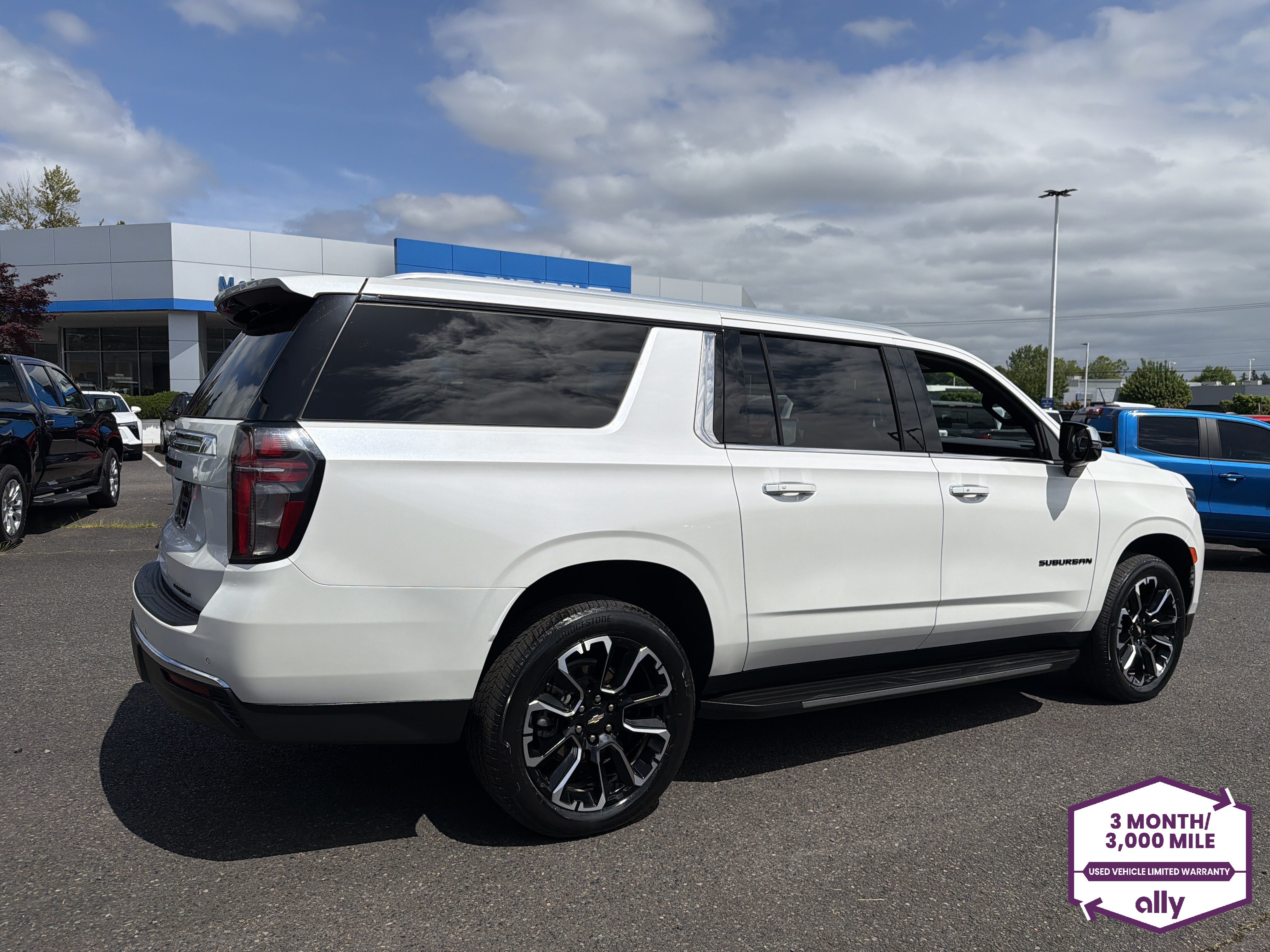Used 2024 Chevrolet Suburban Premier AWD/4WD image 6
