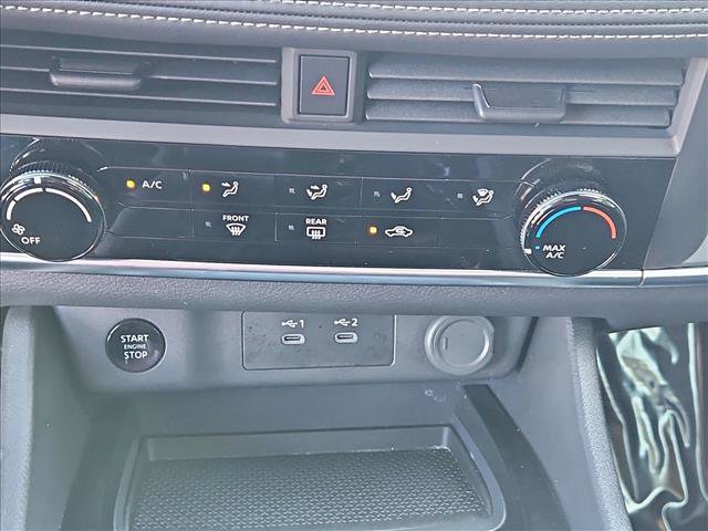 Used 2025 Nissan Rogue S image 15