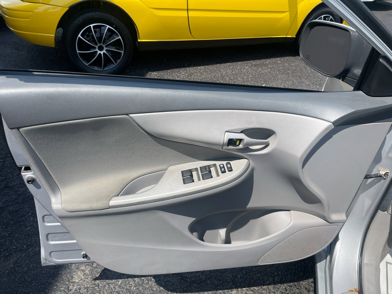 Used 2010 Toyota Corolla image 16