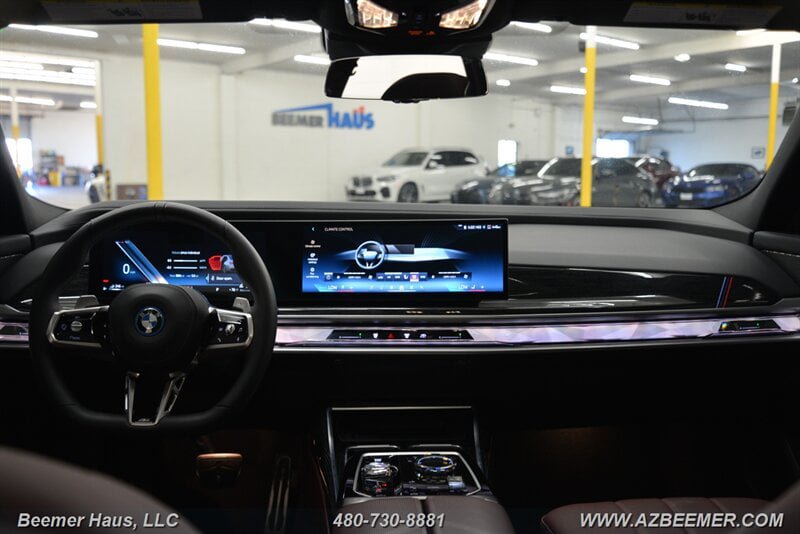 Used 2025 BMW 750e xDrive w/ Premium Package AWD/4WD image 30