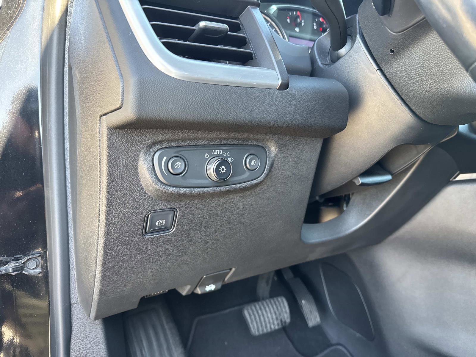 Used 2022 GMC Terrain SLT image 35