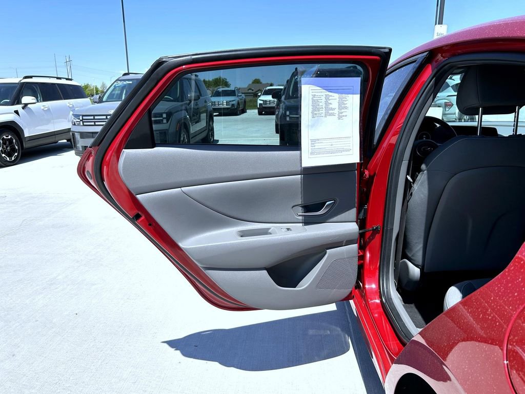 Used 2023 Hyundai Elantra SEL w/ Convenience Package FWD image 21