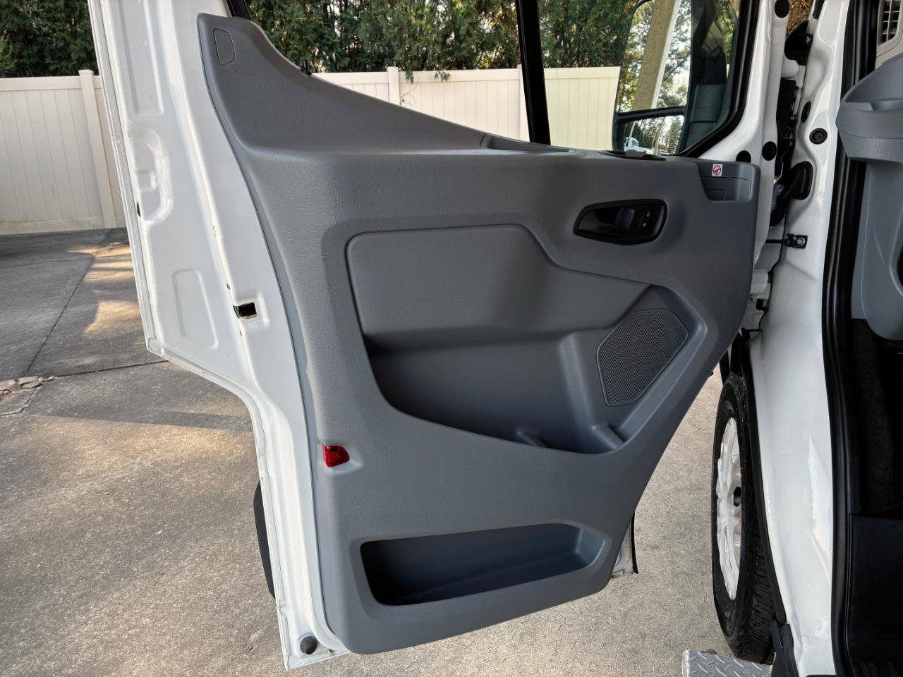 Used 2019 Ford Transit 150 XLT image 9
