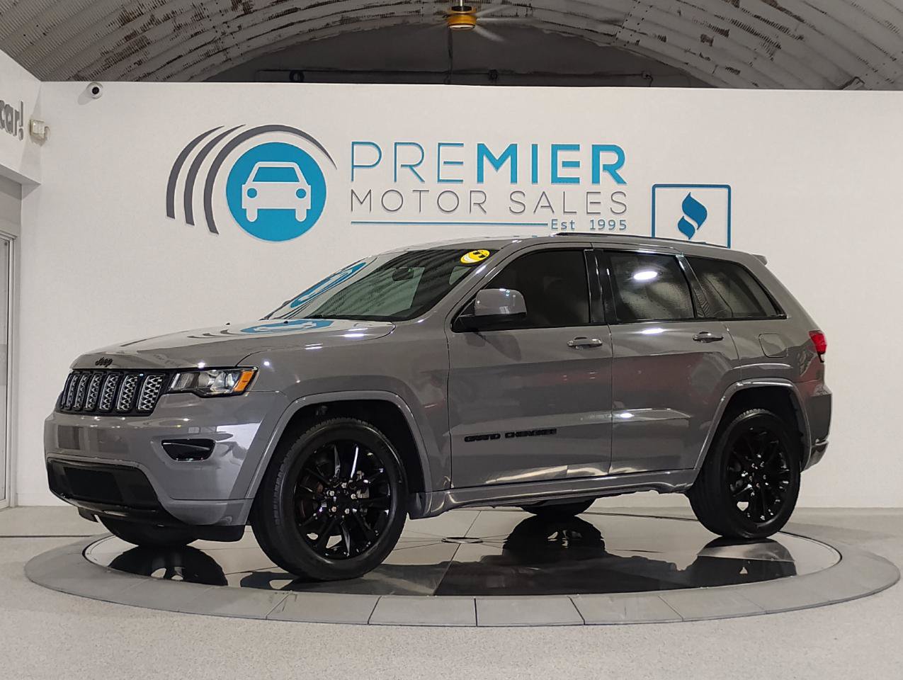 Used 2021 Jeep Grand Cherokee Laredo X RWD image 2