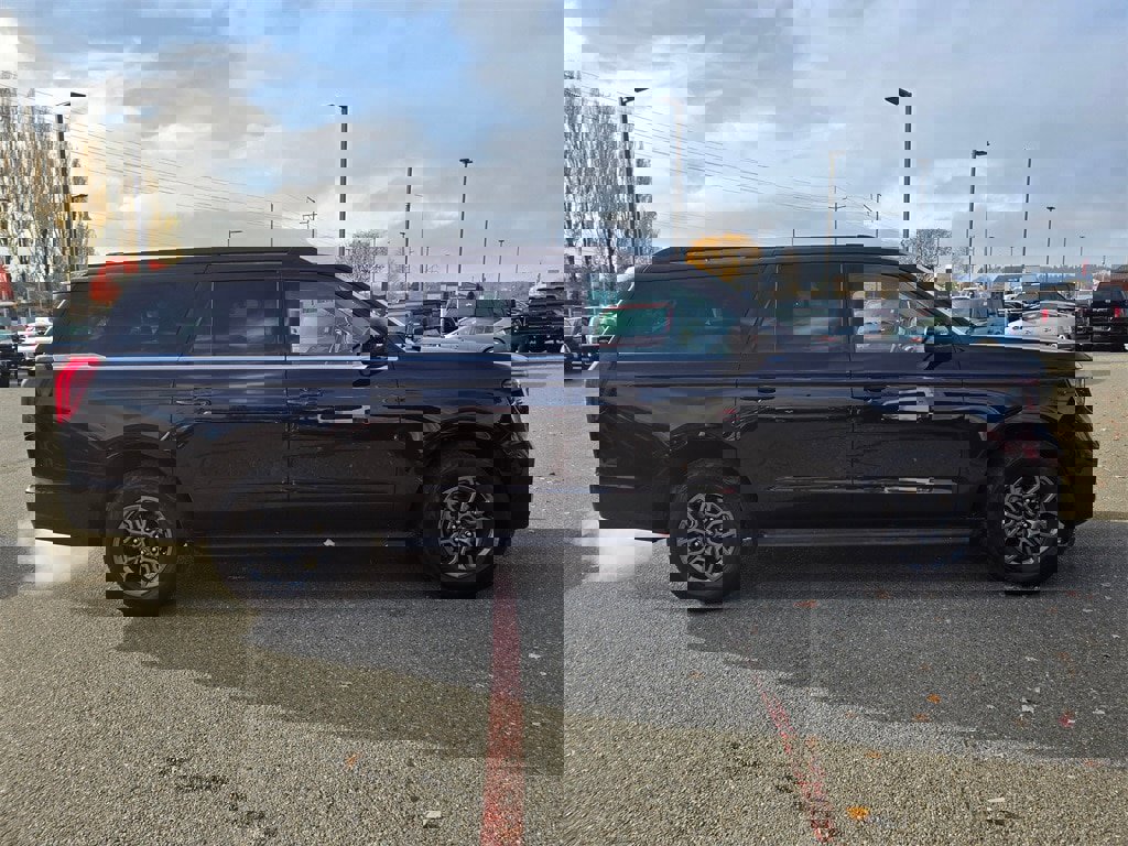 Used 2025 Ford Expedition Max Active image 4