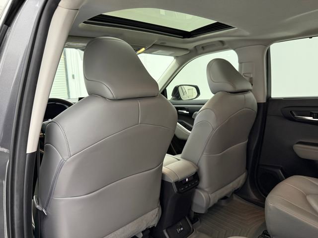 Used 2023 Toyota Highlander XLE FWD image 30