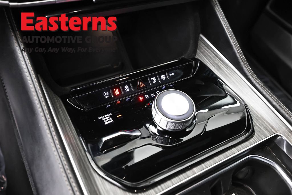 Used 2024 Jeep Wagoneer Series II AWD/4WD image 13