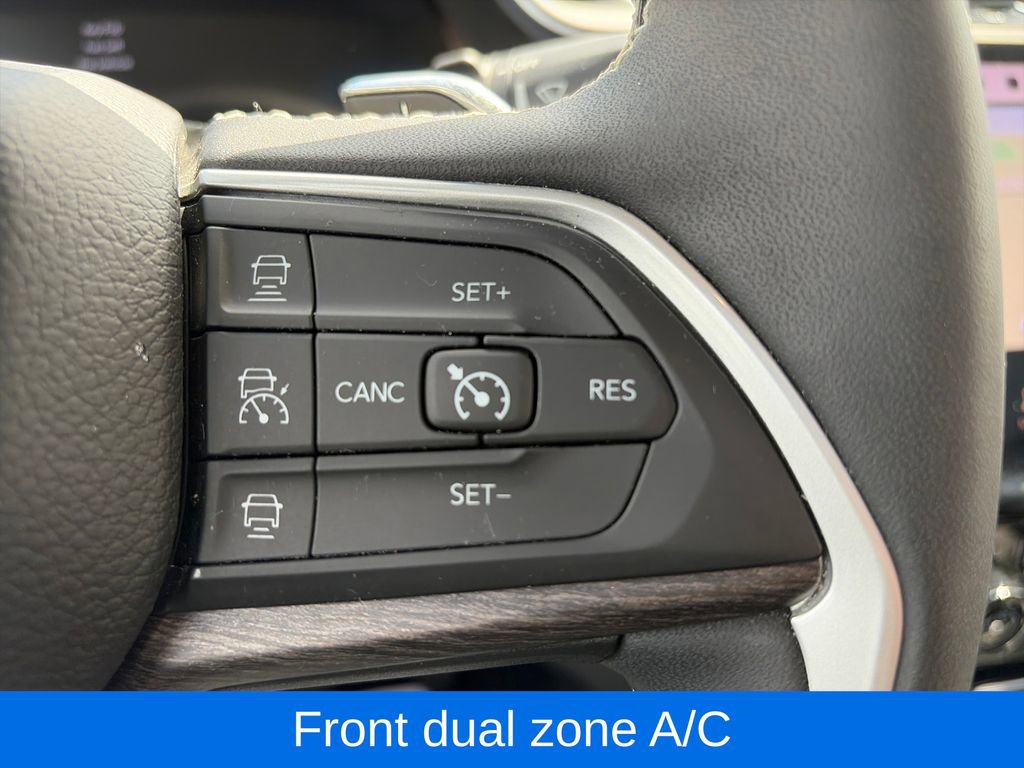 Used 2023 Jeep Grand Cherokee L Limited w/ Luxury Tech Group II AWD/4WD image 15