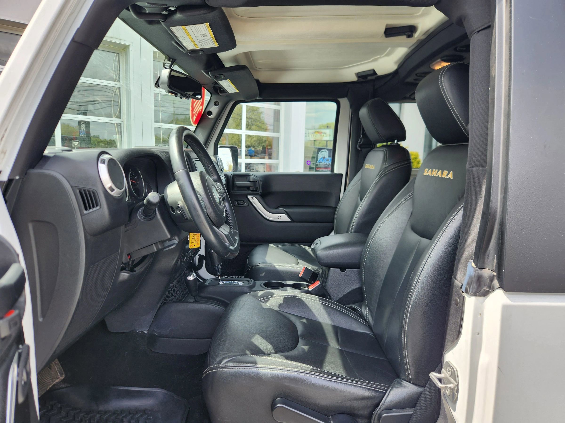 Used 2015 Jeep Wrangler Sahara w/ Dual Top Group AWD/4WD image 24