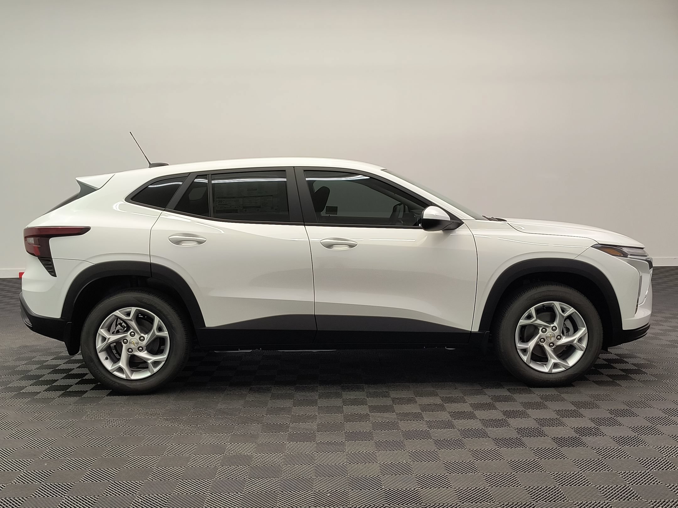 New 2026 Chevrolet Trax LS w/ LS Convenience Package FWD image 8
