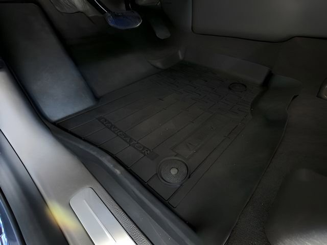 Used 2023 Lincoln Navigator Reserve image 32